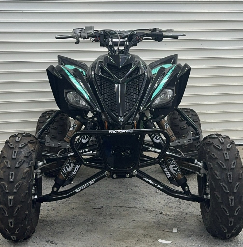 HR7 black Yamaha Raptor build with teal accents and Fox Float shocks