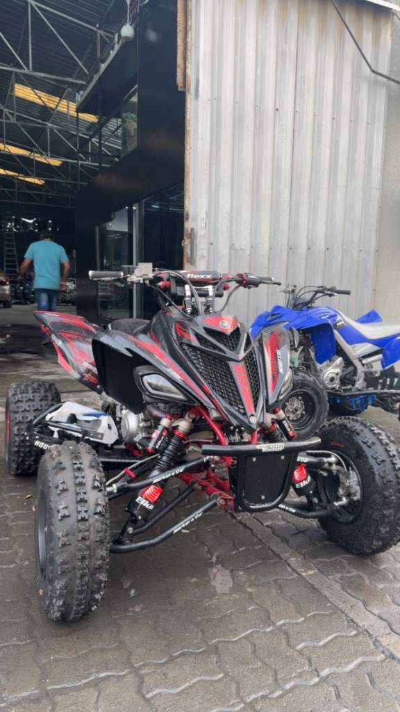 HR7 black and red Raptor build outside the workshop